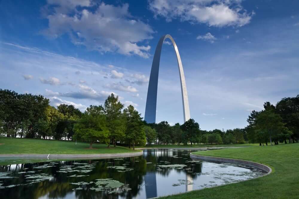 View the amazing architecture of the Arch on a Mission Trip or Pilgrimage to St. Louis with Wonder Voyage.